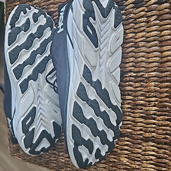 HOKA Clifton 8 Size 9.5B - Picture 3 of 5